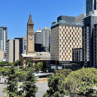 Brisbane_City_Hall_and_Pullman_Brisbane_King_George_Square_seen_from_Wickham_Park,_2021